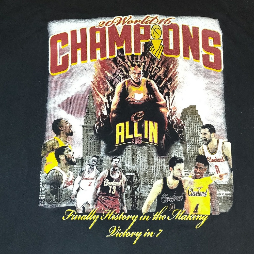 Cleveland Cavaliers T-shirt.